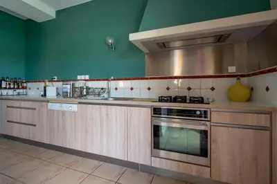 Cuisine ou kitchenette dans l'établissement La Petite Toscane en Beaujolais