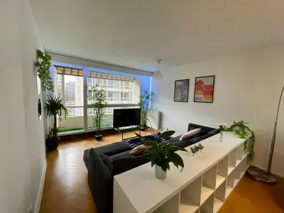 Coin salon dans l'établissement BnGo I Le Spacieux I 12 personnes, 5 chambres, 2 salle de bain, parking privé, WC séparé, Wifi