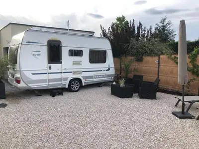Plan de l'établissement La Croisée, Caravane avec toilette et lavabo - particulier