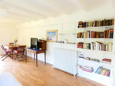 Bibliothèque dans l'appartement