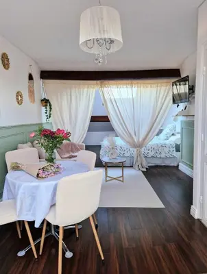 Un ou plusieurs lits dans un hébergement de l'établissement Chez Denise Studio Cosy Lyon