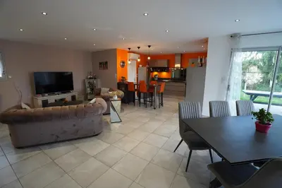 Plan de l'établissement Villa moderne à deux pas de Lyon