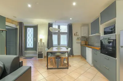 Cuisine ou kitchenette dans l'établissement Le Rempart, Appartement Proche Lyon & Villefranche