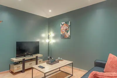 Télévision ou salle de divertissement dans l'établissement Le Rempart, Appartement Proche Lyon & Villefranche