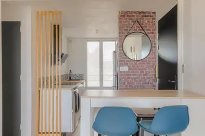 Cuisine ou kitchenette dans l'établissement L'Escale, Appartement 2 chambres avec Balcon, Villefranche