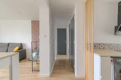 Cuisine ou kitchenette dans l'établissement L'Escale, Appartement 2 chambres avec Balcon, Villefranche