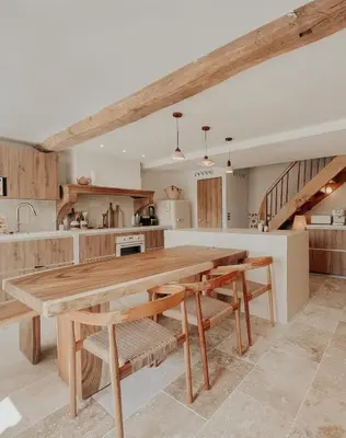 Cuisine ou kitchenette dans l'établissement Charmante maison en pierres, séjour à la ferme