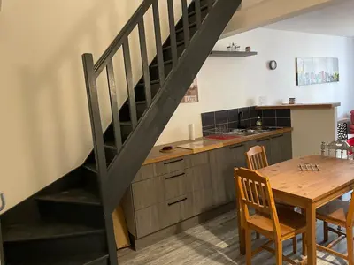 Cuisine ou kitchenette dans l'établissement Apartment Montmerle centre, 10 minutes Belleville