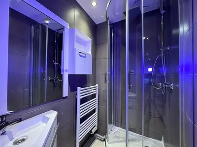 Salle de bains dans l'établissement My Home, voituret 1
