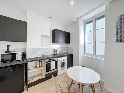 Cuisine ou kitchenette dans l'établissement My Home Saint Jérome 2
