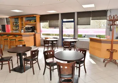 Salon ou bar de l'établissement Logis Hôtel de la Poste