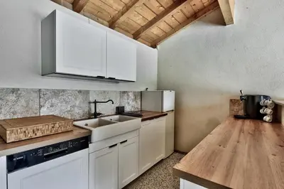 Cuisine ou kitchenette dans l'établissement Gîte Évasion, calme en campagne