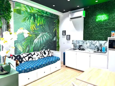 Cuisine ou kitchenette dans l'établissement Ciné Jungle Projecteur 4K cœur de Lyon 6