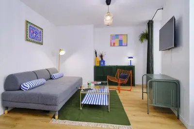 Télévision ou salle de divertissement dans l'établissement Le Marty, T2 inoubliable, confort et style