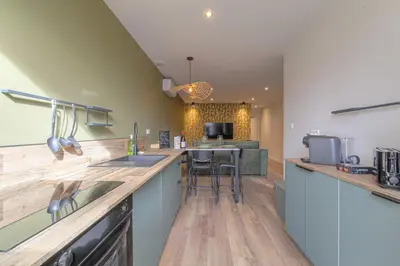 Cuisine ou kitchenette dans l'établissement L 'Elegant - travelhome - 50m de la gare