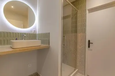 Salle de bains dans l'établissement L 'Elegant - travelhome - 50m de la gare