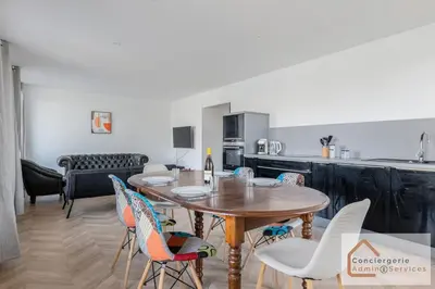 Cuisine ou kitchenette dans l'établissement Agréable T3 avec Balcon et Parking Inclus