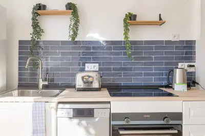 Cuisine ou kitchenette dans l'établissement Charmant et Cosy idéal déplacement pro