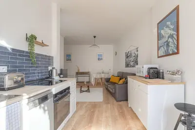 Cuisine ou kitchenette dans l'établissement Charmant et Cosy idéal déplacement pro