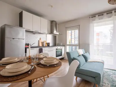 Cuisine ou kitchenette dans l'établissement Le Cocon de Saint-Priest 1 Chambre Terrasse et Parking