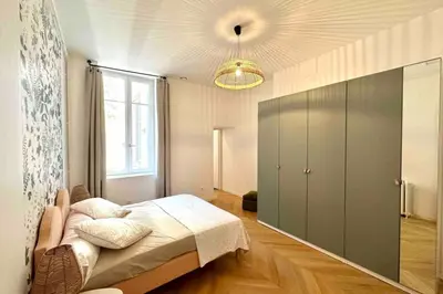 Un ou plusieurs lits dans un hébergement de l'établissement Appartement de 160m2 proche centre Lyon