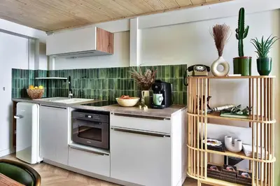 Cuisine ou kitchenette dans l'établissement Le Nid Suspendu