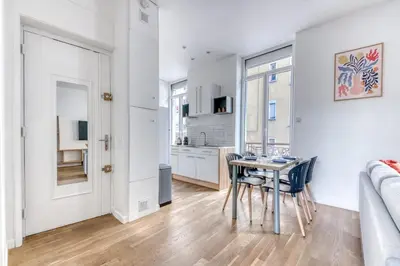 Cuisine ou kitchenette dans l'établissement Appartement Antonin - Welkeys