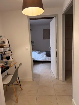 Un ou plusieurs lits dans un hébergement de l'établissement Fleurie Appartement T2