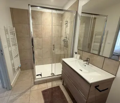 Salle de bains dans l'établissement Saint Amour Appartement T2
