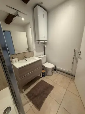 Salle de bains dans l'établissement Saint Amour Appartement T2