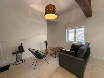 Coin salon dans l'établissement Saint Amour Appartement T2