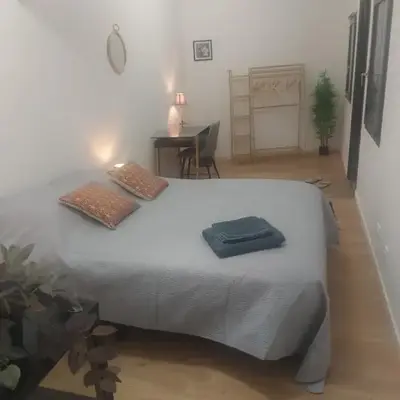 Chambre confortable et indépendante - Proche aéroport