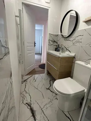 Salle de bains dans l'établissement Charmant appartement au cœur de Montrond