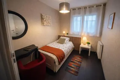 Un ou plusieurs lits dans un hébergement de l'établissement Chambre Mawa Tout Confort