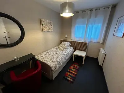 Un ou plusieurs lits dans un hébergement de l'établissement Chambre Mawa Tout Confort