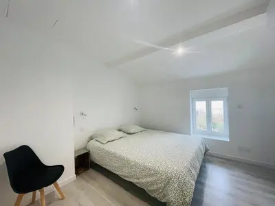 Un ou plusieurs lits dans un hébergement de l'établissement Éclat St Romain n3, duplex - moderne - WIFI - CLIM- proche Vienne