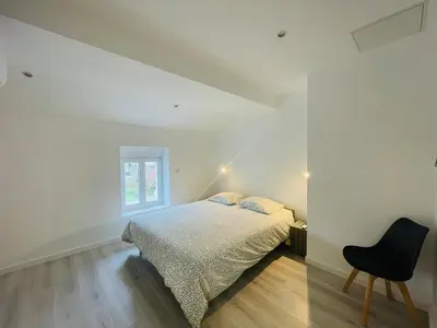 Un ou plusieurs lits dans un hébergement de l'établissement Éclat St Romain n4, duplex - moderne - WIFI - CLIM - proche Vienne