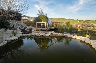 Paysage naturel près de la tente de luxe