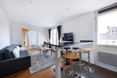 Télévision ou salle de divertissement dans l'établissement Charmant T3 au Cœur de Lyon 7ème
