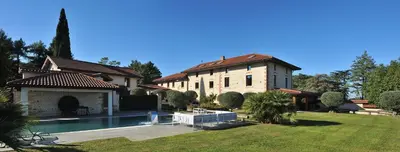 Piscine de l'établissement le Clos Doré ou située à proximité
