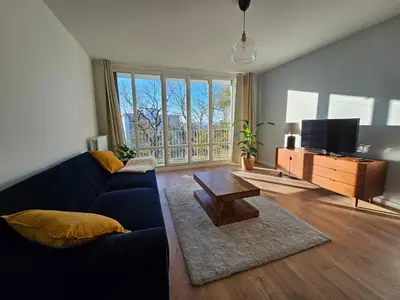 Télévision ou salle de divertissement dans l'établissement Logement spacieux et lumineux