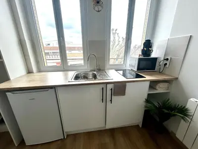 Cuisine ou kitchenette dans l'établissement Le Cosy Urbain 100 m Gare