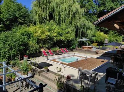 Piscine de l'établissement La cabane à cheval ou située à proximité