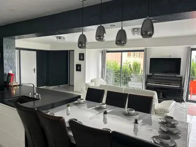 Cuisine ou kitchenette dans l'établissement Belle Maison dans le Beaujolais