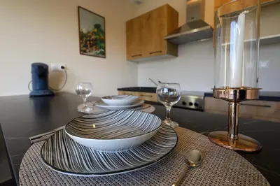 Cuisine ou kitchenette dans l'établissement Le Montréal proche CNPE Parking Calme Wifi