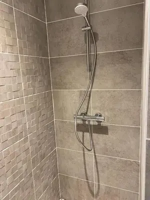 Salle de bains dans l'établissement Les Villas Gîtes de Vertrieu