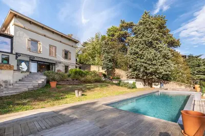 Piscine de l'établissement Ermitage - Magnificent Villa with Panoramic View Saint-Cyr-au-Mont-d'Or ou située à proximité