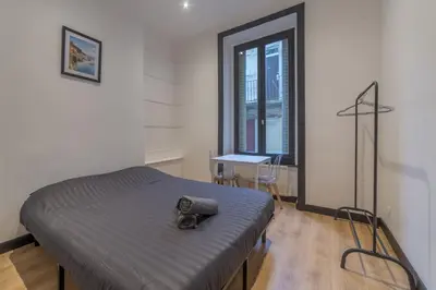 Un ou plusieurs lits dans un hébergement de l'établissement Royal Suite - Villeurbanne centre