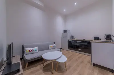 Cuisine ou kitchenette dans l'établissement Royal Suite - Villeurbanne centre