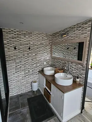 Salle de bains dans l'établissement La toulousaine